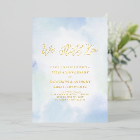 私たちはいまだ愛し合っている | ゴールド記念日、誓いの更新 箔招待状 (立ち正面)