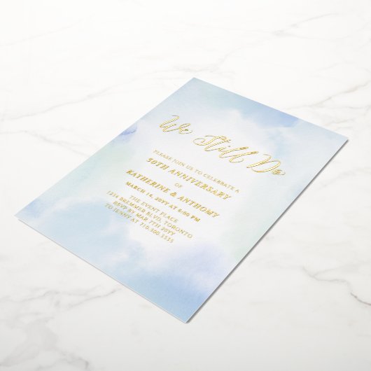 私たちはいまだ愛し合っている | ゴールド記念日、誓いの更新 箔招待状 (回転した状態)