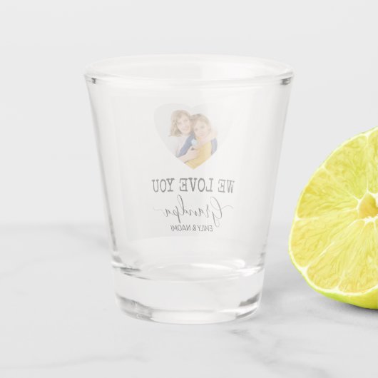 私たちはおじいちゃんを愛している | ショットパーソナライズされたガラス ショットグラス (裏面)
