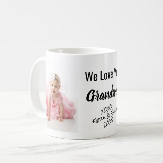 私たちはおばあちゃんパーソナライズされたの写真と名前が大好き コーヒーマグカップ (正面左)