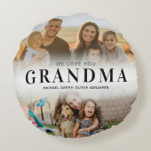 私たちはおばあちゃんパーソナライズされたを愛する2写真 ラウンドクッション (裏面)