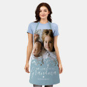 私たちはおばあちゃんフォトブルーが大好き エプロン (着用した状態)