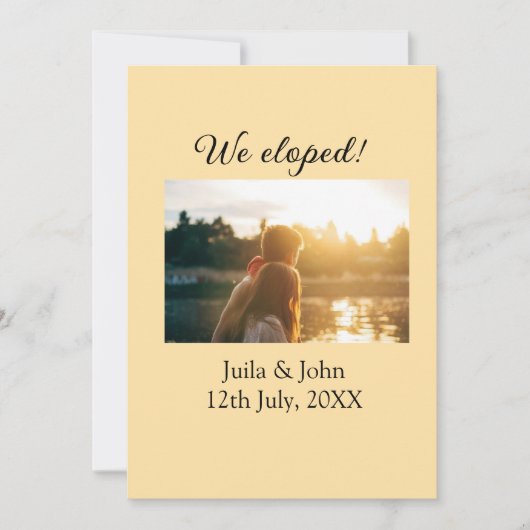 私たちはこっそりと結婚しました - 結婚したカップルの名前と日付 案内状 (正面)