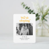 私たちはこっそり結婚する モダンで大胆なタイポグラフィーのカップル写真 (スタンド正面)