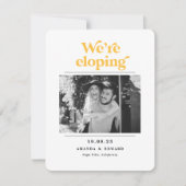 私たちはこっそり結婚する モダンで大胆なタイポグラフィーのカップル写真 (正面)