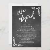 私たちはこっそり結婚式 タイポグラフィ 装飾付き ブラックボード 招待状 (正面)