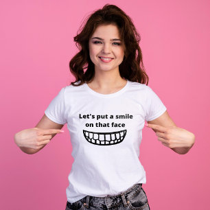 私たちはその顔おもしろい諺にスマイルを付けよう Tシャツ
