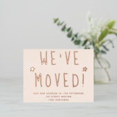 私たちはのビッグシンプル白黒スクリプト移動した 箔招待状ポストカード (立ち正面)