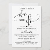 私たちはまだモダン ミニマル ウェディング アニバーサリーを続けています 招待状 (正面)