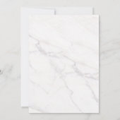 「私たちはまだ愛を誓う」エレガントなフラワーデザインのゴールドとネイビーブルーの誓い更新 招待状 (裏面)