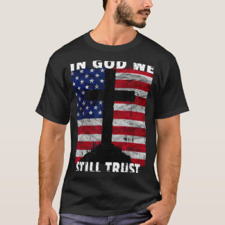 私たちはまだ神を信じている アメリカ国旗 USA建国250周年 Tシャツ