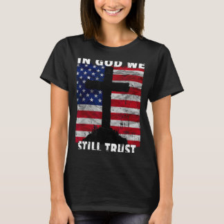 私たちはまだ神を信じている アメリカ国旗 USA 250歳の誕生日 Tシャツ