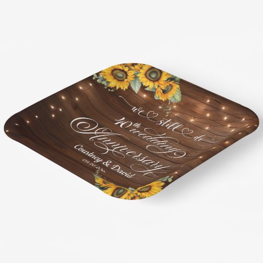 私たちはまだ40周年記念結婚のストリングライトをやっている ペーパープレート (傾斜あり)