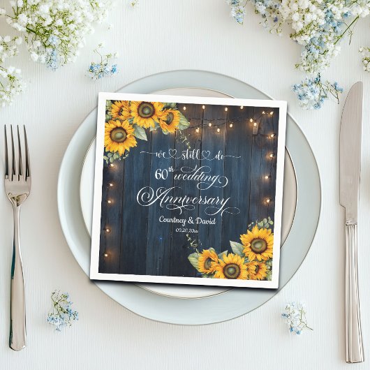 私たちはまだ60周年結婚のストリングライトを行う スタンダードカクテルナプキン