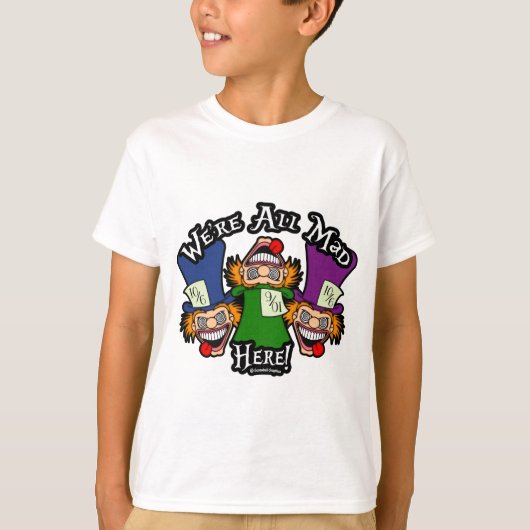 私たちはみんなここではおかしいの! Tシャツ (正面)