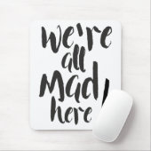 私たちはみんなここではおかしい - 黒 マウスパッド (マウス)