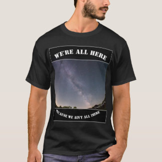 私たちはみんなそこにいないからここにいる Tシャツ