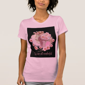 私たちはみんな素晴らしい ピンクの花柄のガーリーなTシャツ Tシャツ