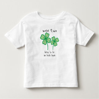 私たちはアイルランドの双子の幼児Tシャツになれて幸運だった トドラーTシャツ