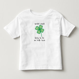 私たちはアイルランドの双子の幼児Tシャツになれて運が良かった トドラーTシャツ