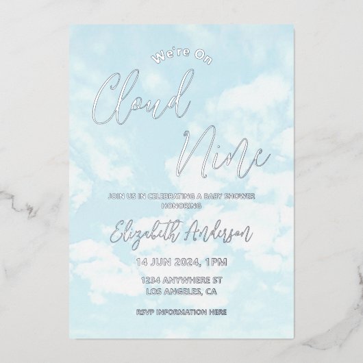 私たちはクラウド9ベビーシャワー上にある 箔招待状 (正面)