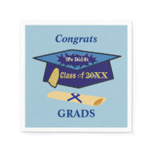 私たちはクラスのブルース卒業式の帽子をした