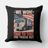 私たちはゴミ捨てトランプ47を取り出す時間を獲得した クッション (正面)