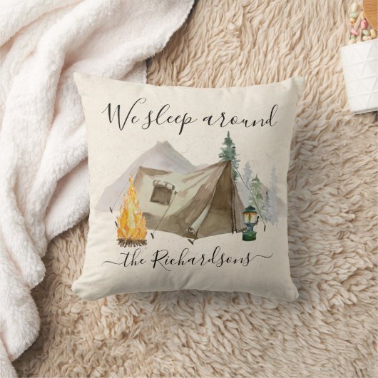 私たちはスリープのまわりにウォーターカラーパーソナライズキャンプテント クッション (ブランケット)