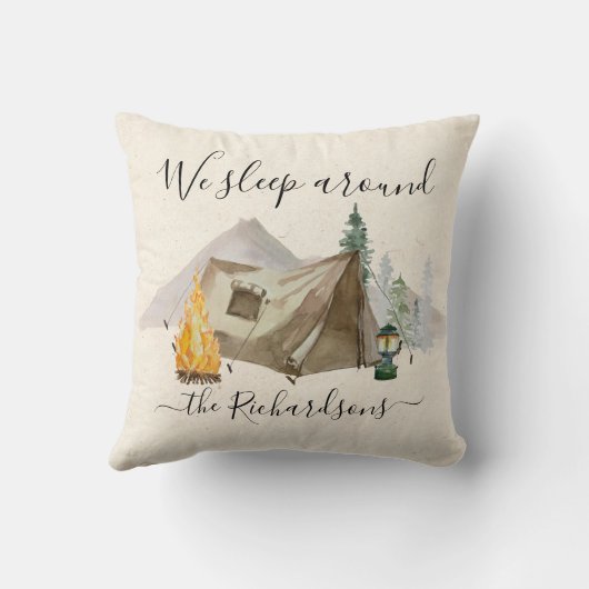 私たちはスリープのまわりにウォーターカラーパーソナライズキャンプテント クッション (裏面)