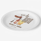 私たちはバーベキューブライダルシャワーカップルのシャワーを行う ペーパープレート (アングル)