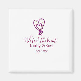 私たちはピンクのハートの結び目に名前と日付をロマンチックに結んだ マグネット