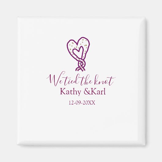 私たちはピンクのハートの結び目に名前と日付をロマンチックに結んだ マグネット (正面)