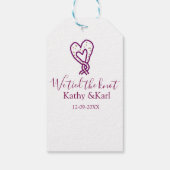 私たちはピンクのハートの結び目に名前と日付を結びました ギフトタグ (裏面)