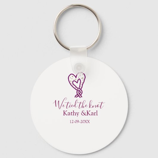 私たちはピンクのハートの結び目に名前と日付を結んだロマンチックなデザイン キーホルダー (正面)