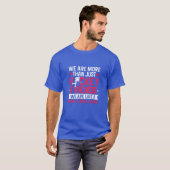 私たちはホッケーの仲間以上の存在 レトロ Tシャツ (正面フル)