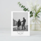 私たちはミニマリモダンストタイポグラフィ写真を展開 案内ポストカード (スタンド正面)