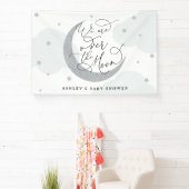 私たちはムーンシルバーと青い赤ん坊のシャワーの上にいる 横断幕 (インサイチュ)