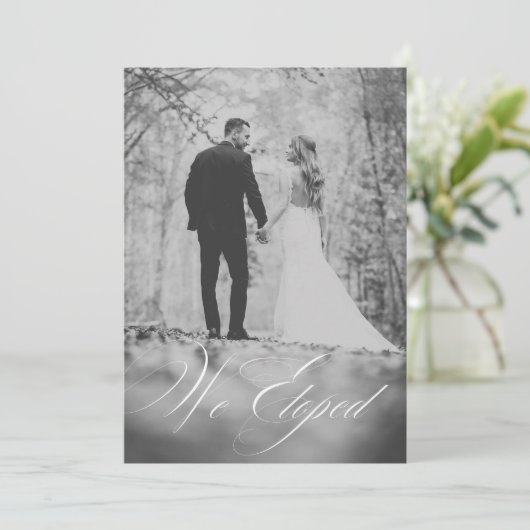 私たちはモダン書道のモノクロ写真を駆け落ち 案内状 (スタンド正面)