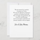 私たちは人目を避けて結婚しました 結婚しました ふたりの名前と日付と都市 案内状 (裏面)