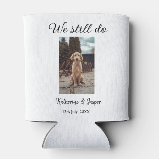 私たちは今結婚でもカップルのペットの写真名日付sim 缶クーラー (裏面)