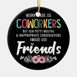 私たちは仕事で同僚にポッティのアパレルを作った セラミックオーナメント