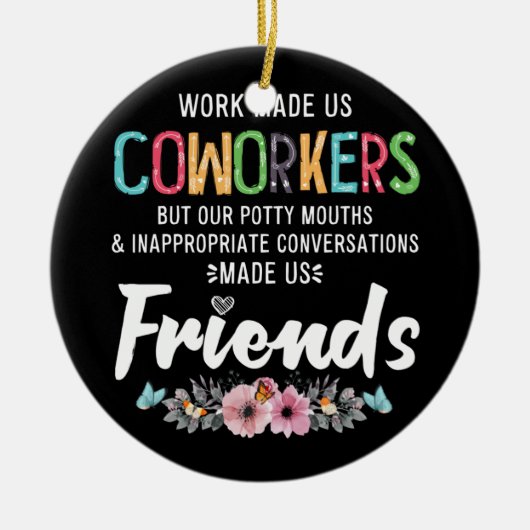 私たちは仕事で同僚にポッティのアパレルを作った セラミックオーナメント (正面)