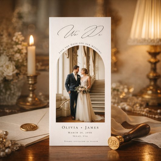 私たちは優雅なアーチの写真を撮ります 古いお金ウェディング セーブザデート