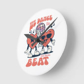 私たちは同じビートで踊る ラウンド壁時計 (傾斜)