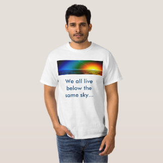 私たちは同じ空の下に生きている... Tシャツ
