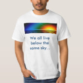 私たちは同じ空の下に生きている... Tシャツ (正面)
