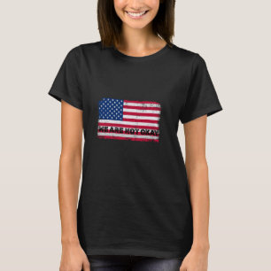私たちは大丈夫ではない アメリカ国旗逆さま抗議 Tシャツ