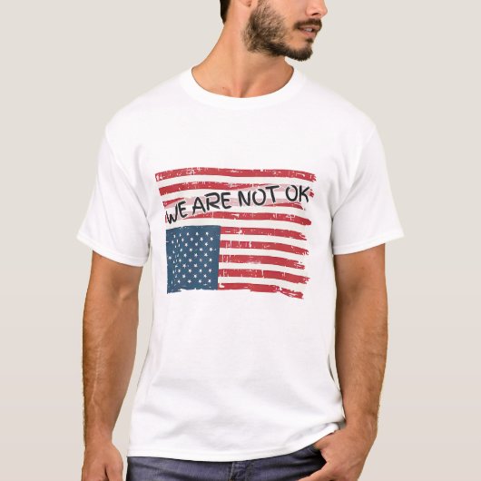 私たちは大丈夫ではない Tシャツ (正面)