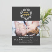 私たちは婚約したリースの結婚写真カード 招待状 (スタンド正面)