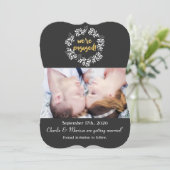 私たちは婚約したリースの結婚写真カード 招待状 (スタンド正面)